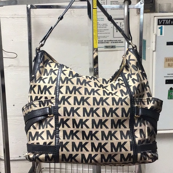 Micheal Kori’s handbag - Picture 4 of 5